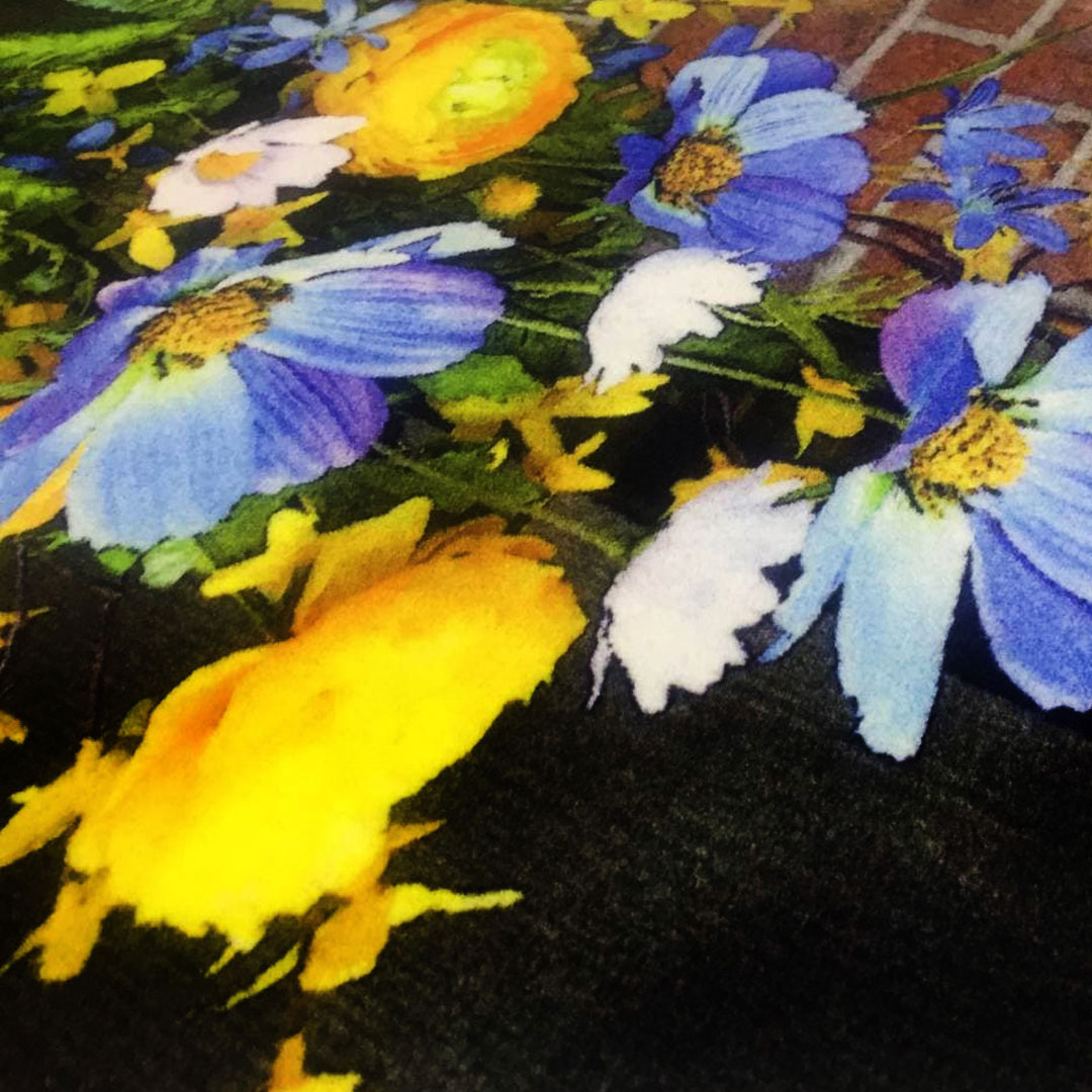 تابلو فرش گل آبی و زرد